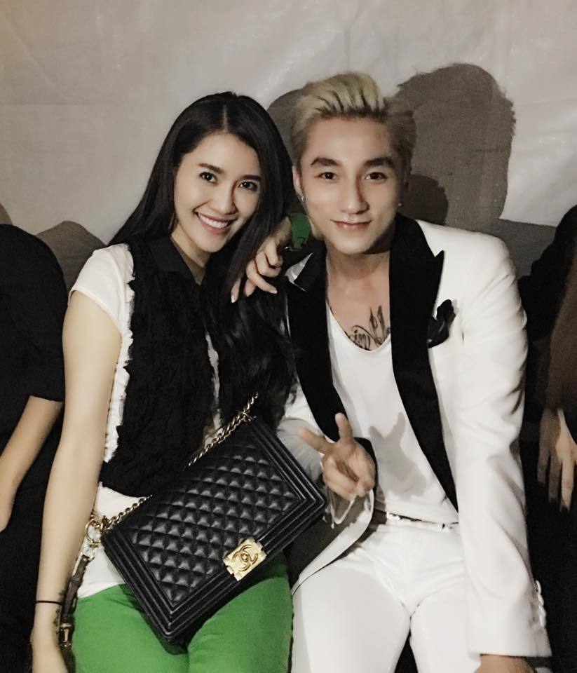 Chị chị em em cũng từng thân thiết sau hậu trường thế này đây. (Ảnh: FBNV) - Tin sao Viet - Tin tuc sao Viet - Scandal sao Viet - Tin tuc cua Sao - Tin cua Sao