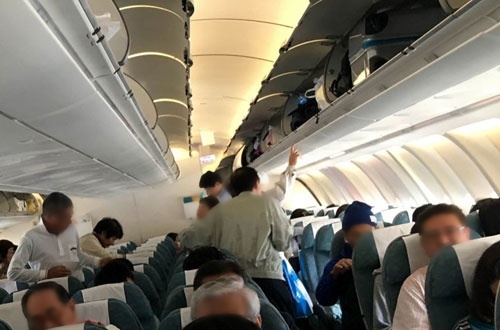  
Để tránh bỏ quên đồ, các hành khách lưu ý kiểm tra kỹ càng hành lý trước khi rời khỏi máy bay (Nguồn: Kinh tế đô thị)