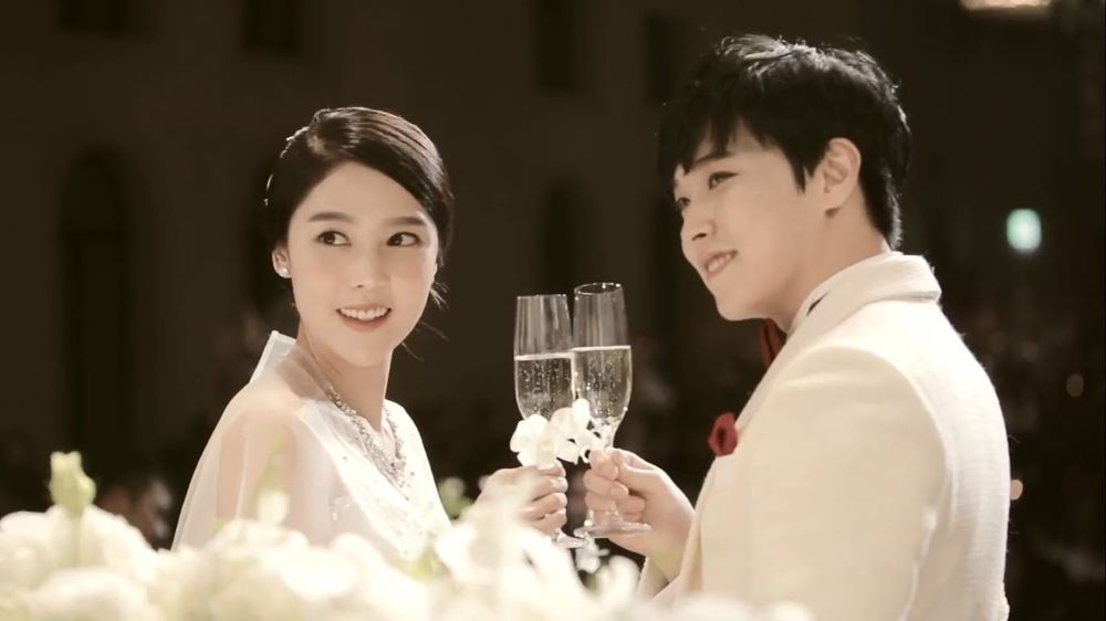
Sungmin và Sa Eun trong tiệc cưới năm 2014 (Ảnh: Naver)