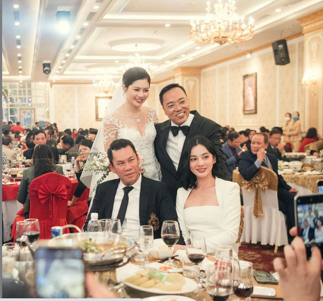  
Những bức ảnh khẳng định mối quan hệ thân thiết của thí sinh Hoa hậu Việt Nam 2020 với đại gia hơn 27 tuổi. (Ảnh: FBNV)
