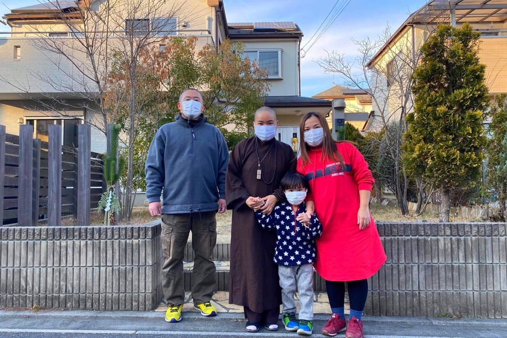  
Gia đình Quỳnh Trần JP chuyển sang ngôi nhà mới tậu tại Nhật (Ảnh: FBNV) 