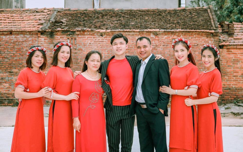  
Gia đình của Hoà Minzy (Ảnh: FBNV) - Tin sao Viet - Tin tuc sao Viet - Scandal sao Viet - Tin tuc cua Sao - Tin cua Sao