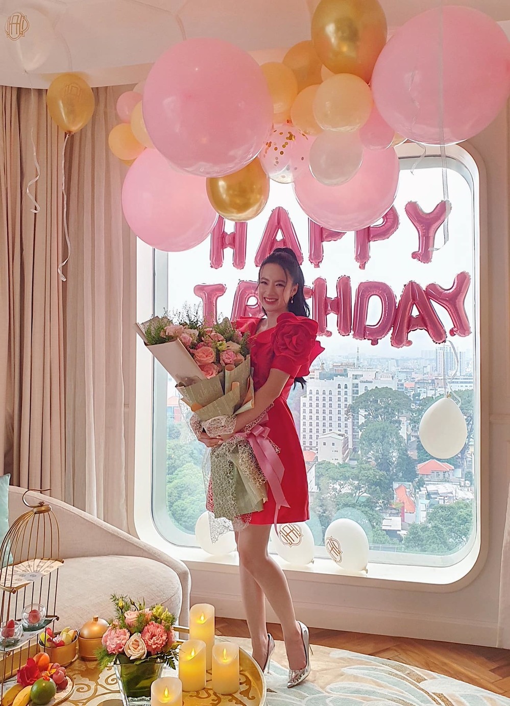  
Angela Phương Trinh có bữa tiệc sinh nhật đầy bất ngờ. (Ảnh: FBNV)