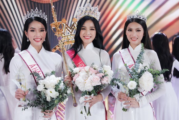  
Ba người đẹp ở ba ngôi vị cao nhất Hoa hậu Việt Nam 2020. (Ảnh: Hoa hậu Việt Nam 2020)