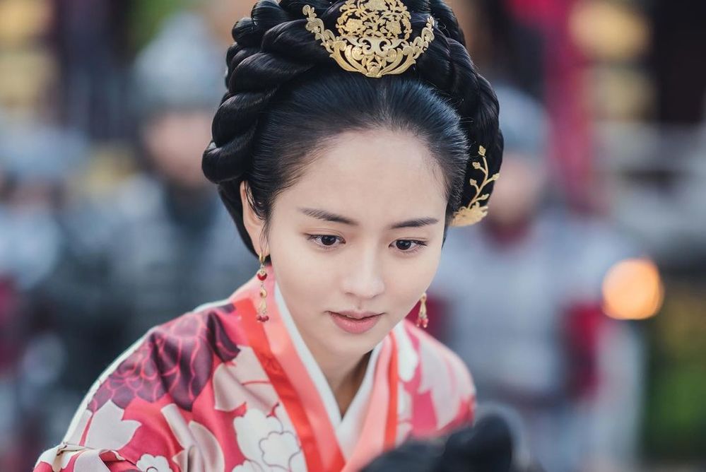  
Kim So Hyun vào vai Vương hậu đầy khí chất