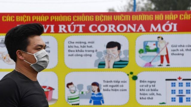  
Người dân đeo khẩu trang để phòng ngừa Virus Corona lây lan. (Ảnh: BBC)