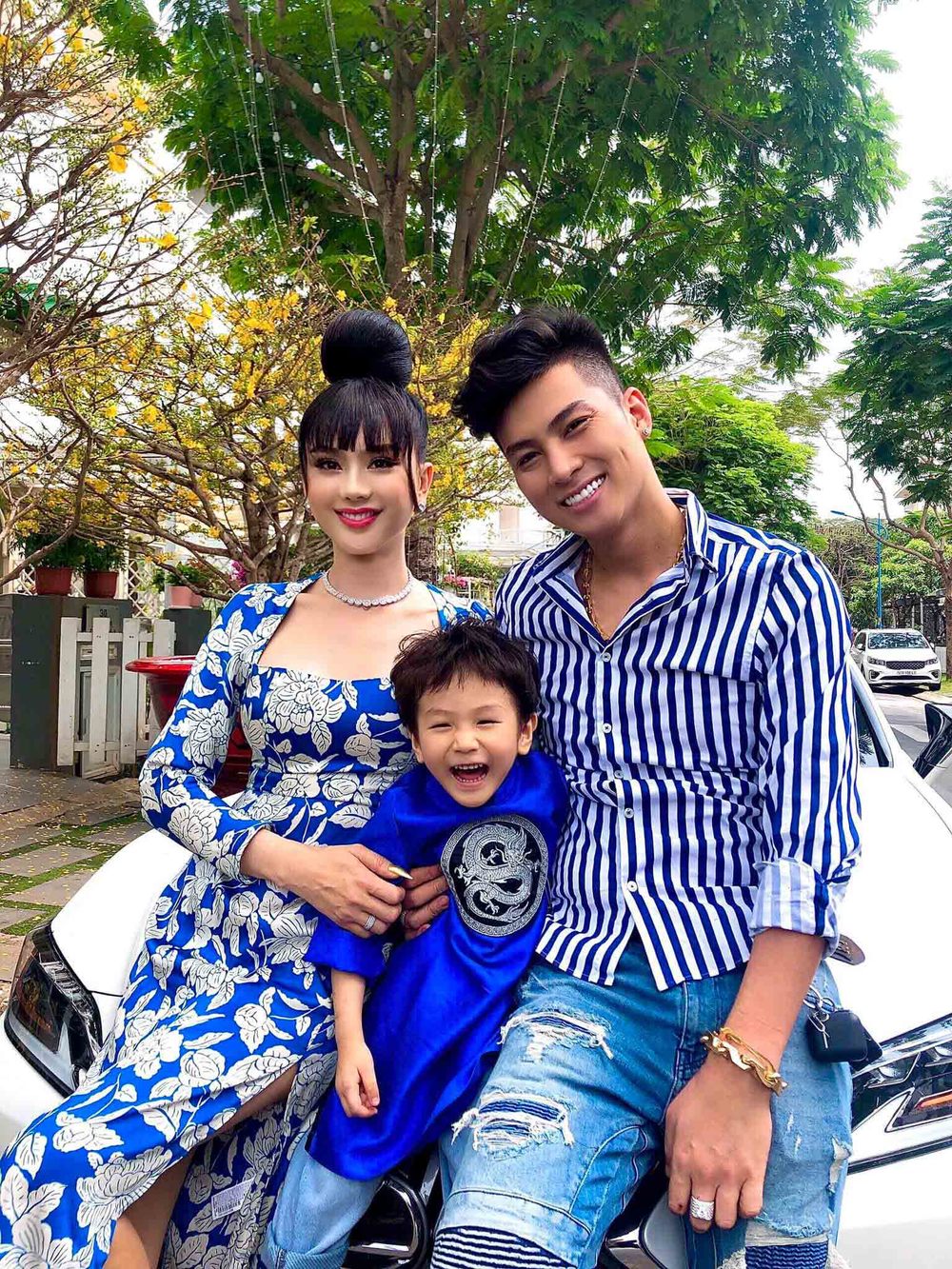  
Gia đình hạnh phúc của Lâm Khánh Chi đi dạo xuân. (Ảnh: FBNV) - Tin sao Viet - Tin tuc sao Viet - Scandal sao Viet - Tin tuc cua Sao - Tin cua Sao
