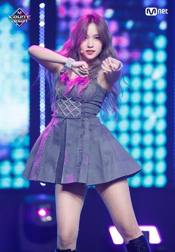  
Mina là vũ công giỏi của TWICE. (Ảnh: Pinterest)
