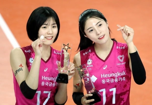  
Chị em tuyển thủ người Hàn Quốc từng được khen ngợi hết lời vì tài năng và nhan sắc. (Ảnh: Aju News)