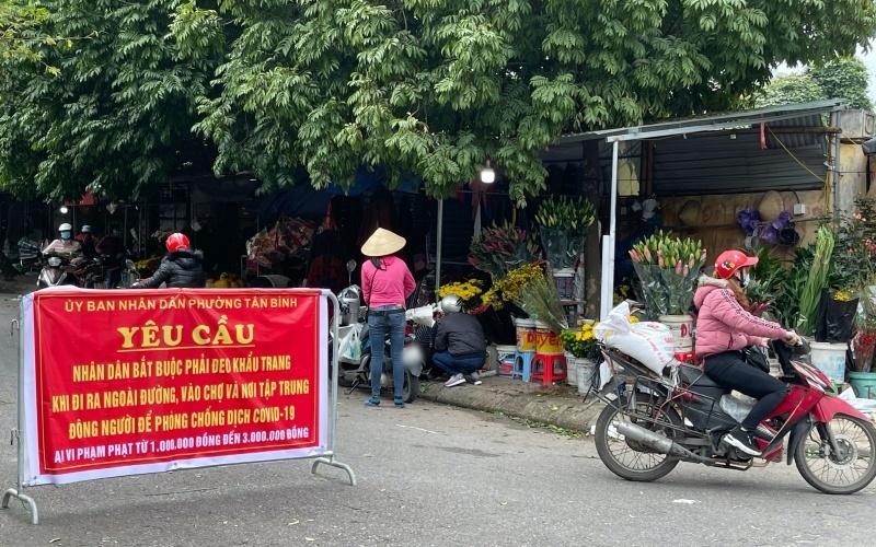  
Chợ dân sinh ở Hải Dương thực hiện yêu cầu giãn cách xã hội. (Ảnh: Nhân Dân)