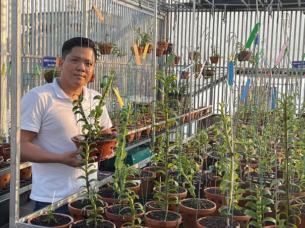 Ông chủ vườn lan Diệp Minh Tuyền: Đến với hoa lan vì một chữ “duyên”