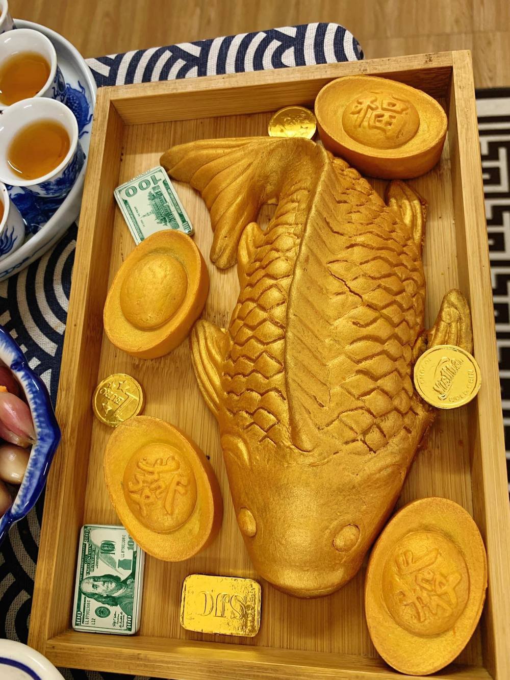 
Một số gia đình làm mâm cúng rất cầu kỳ, dâng cả cá vàng được tạo hình độc lạ (Nguồn: Pinterest)