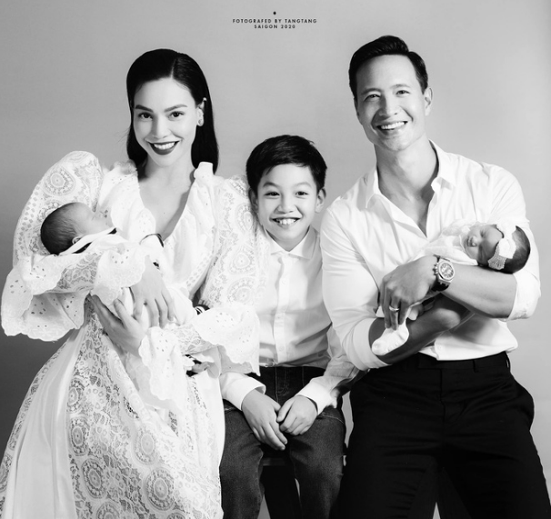  
Gia đình Hà Hồ - Kim Lý. (Ảnh: FBNV)