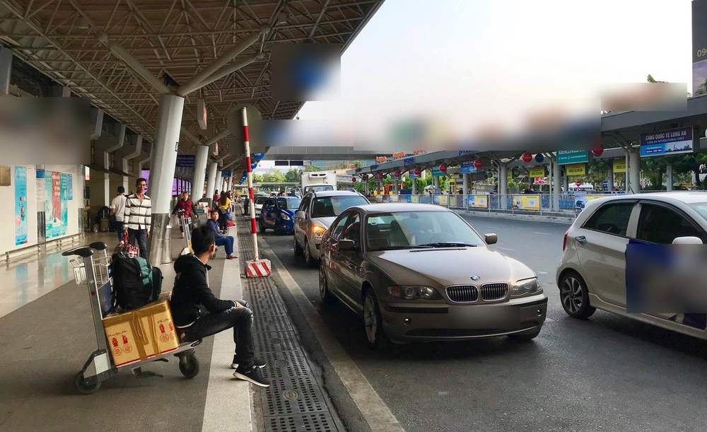  
Trên đường đến sân bay, anh tiếp tục nhận được sự giúp đỡ từ bác tài xế taxi tốt bụng. (Ảnh minh hoạ: Vietnamnet)