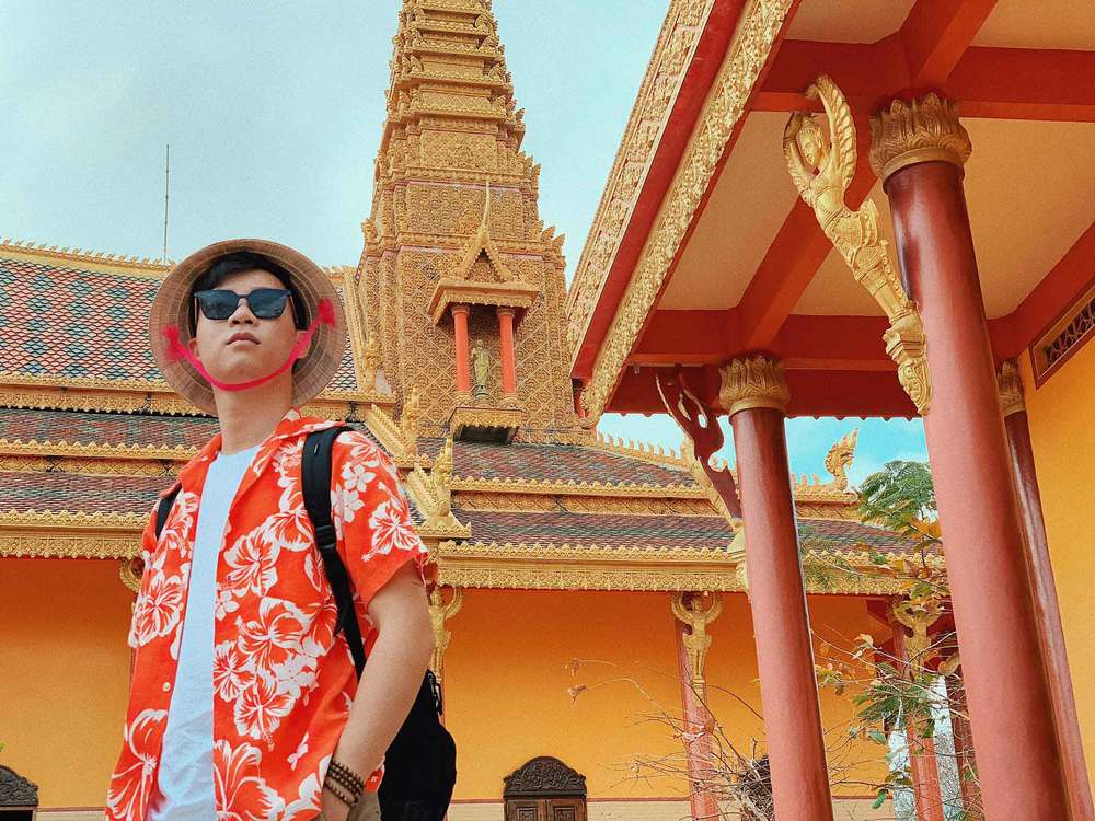  
Màu sắc cùng thiết kế ngôi chùa khiến ai đến đây cũng phải tranh thủ check-in vài tấm. (Ảnh: Nguyen Minh Luan/Việt Nam Ơi)