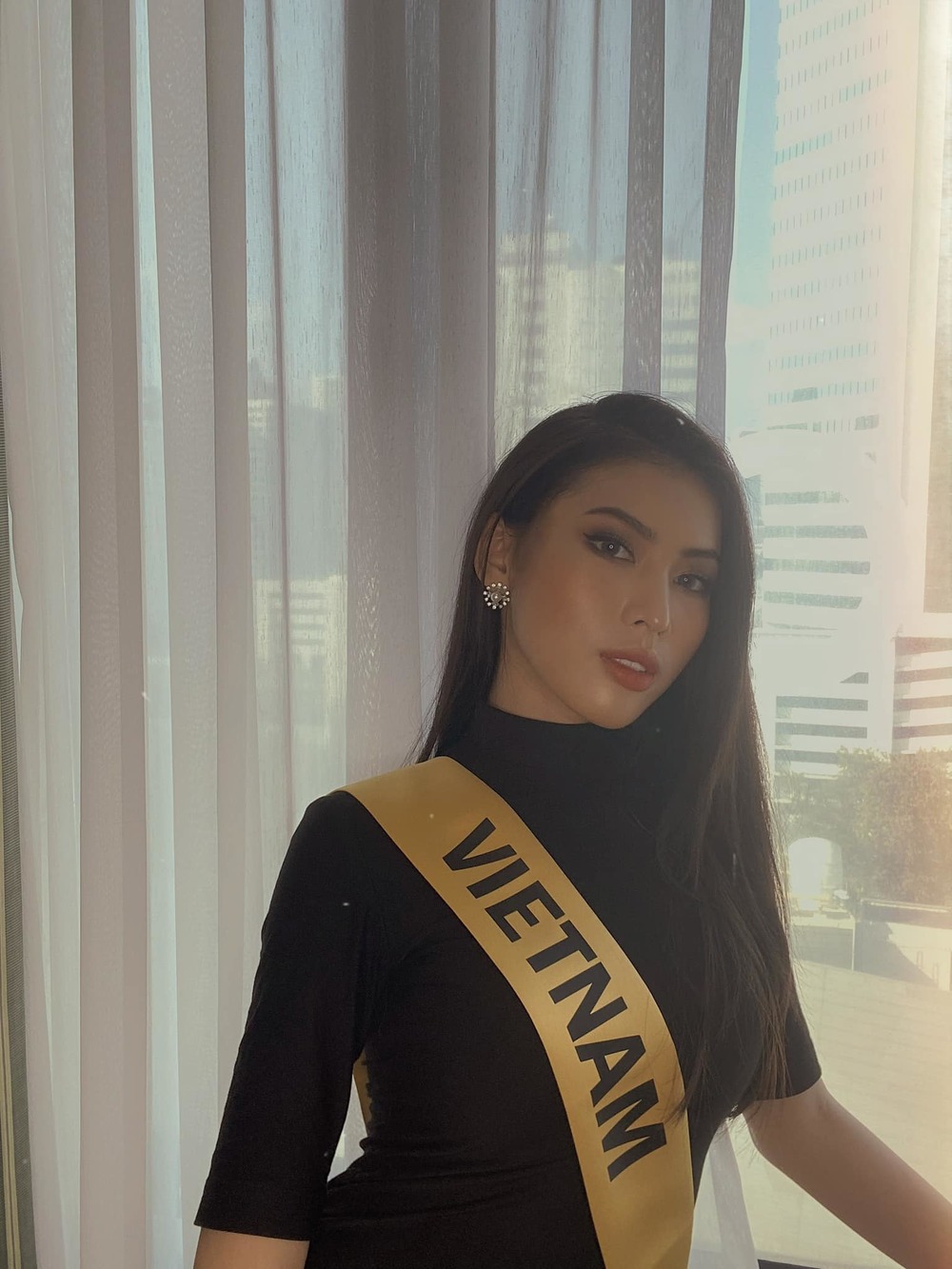  
"Xin vía" từ đàn chị Hương Giang, hy vọng Ngọc Thảo sẽ đạt được thành tích tốt ở Miss Grand International 2020.(Ảnh: FBNV)