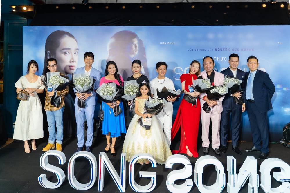  
Dàn diễn viên chính của phim điện ảnh "Song Song" gồm có 
Nhã Phương, Tiến Luật, Trương Thế Vinh. (Ảnh: Facebook nhân vật)