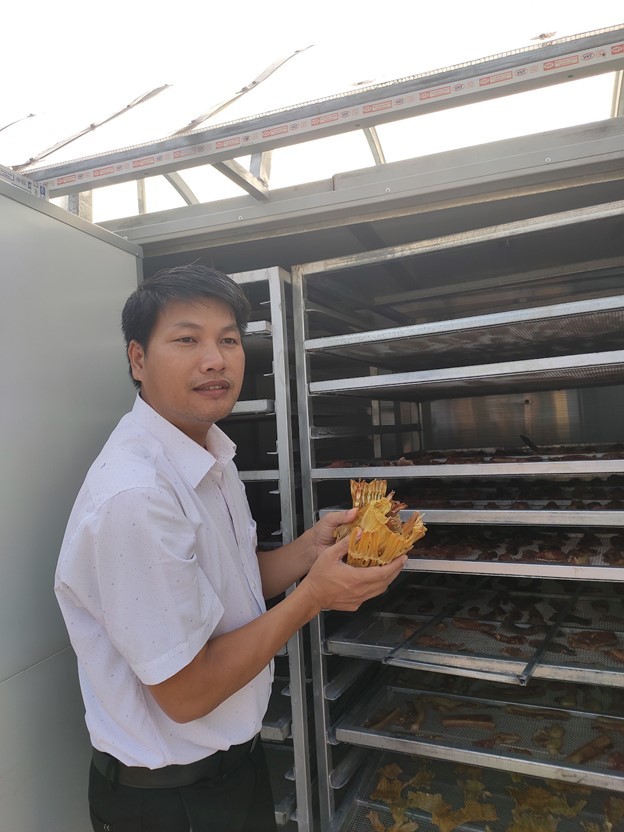 
Khi công tác ở ngành nông nghiệp, Nguyễn Quốc Tư được có dịp tìm hiểu về hoa lan