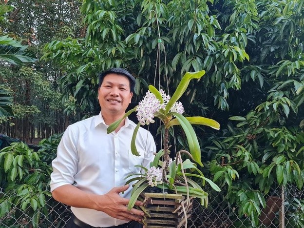  
Chân dung anh Nguyễn Quốc Tư - Chủ kinh doanh vườn lan có tiếng tại Gia Lai.