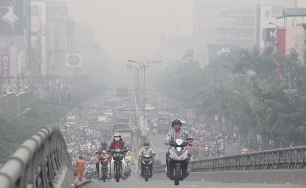  
Bụi mịn trong không khí có ảnh hưởng rất nghiêm trọng đến sức khỏe con người. (Ảnh: Vietnamnet)