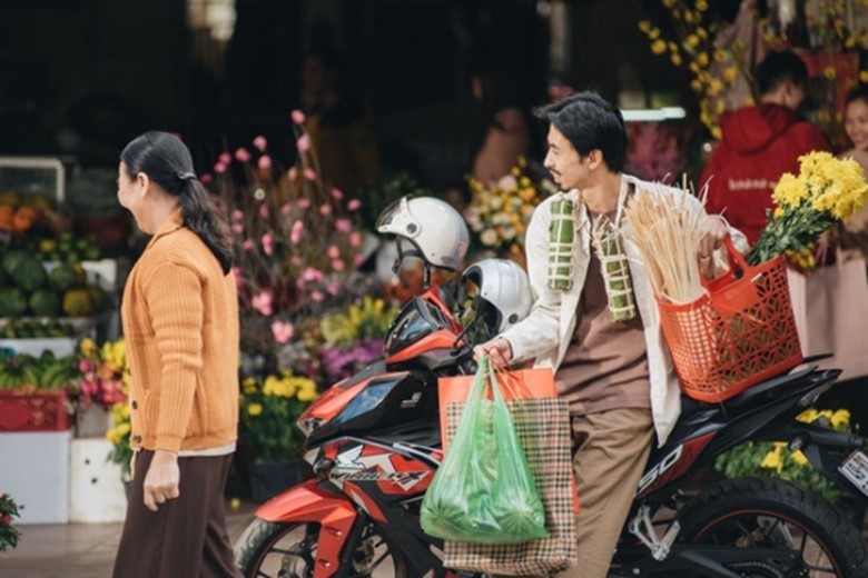  
Câu chuyện của Honda trong "Đi Về Nhà" đã lồng ghép xuất sắc hình ảnh Việt Nam, những thân thương ngày Tết, tình cảm gia đình, lối xóm, bạn bè, không khí Tết. 