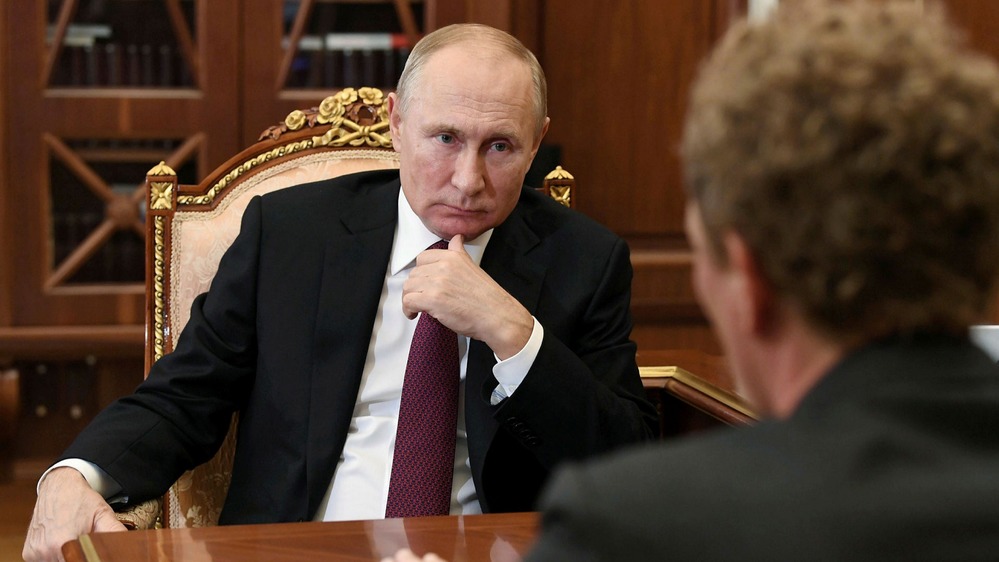  
Ông Putin đã thống trị nước Nga trong suốt 20 năm nay. (Ảnh: Mirror)