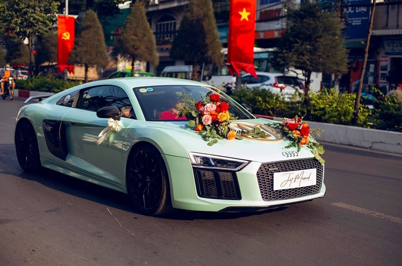  
Cận cảnh chiếc xe hoa trong đám cưới này. (Ảnh: FB N.V)