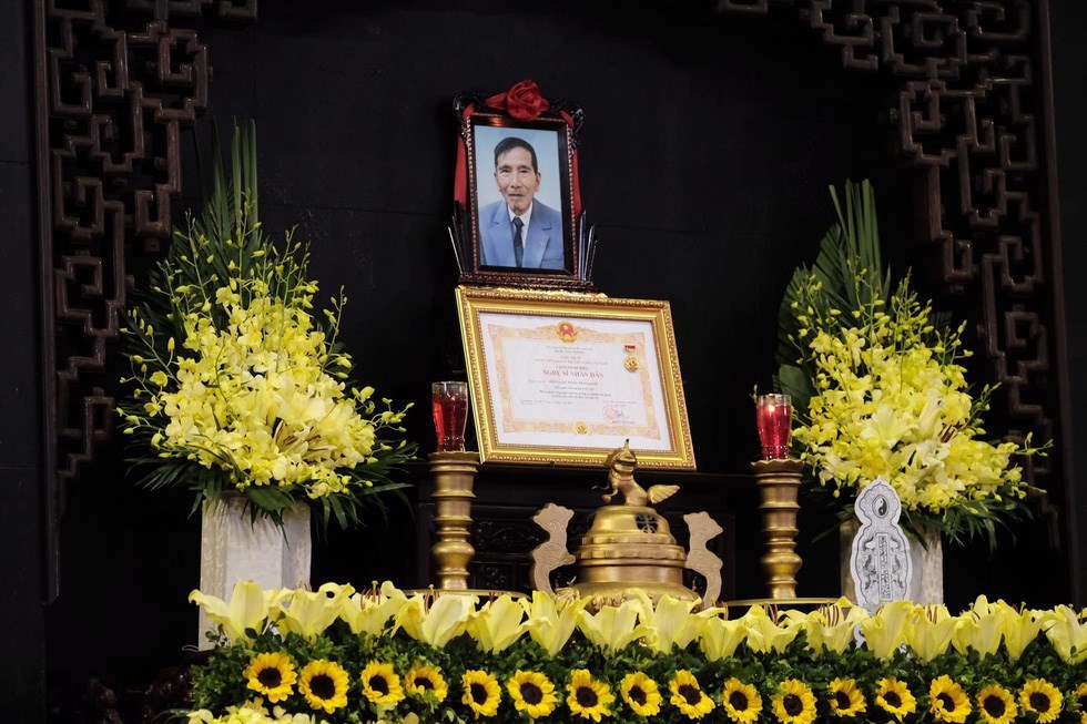  
Lễ tiễn đưa NSND Trần Hạnh tại Nhà tang lễ Quốc gia. (Ảnh: N.H.L)