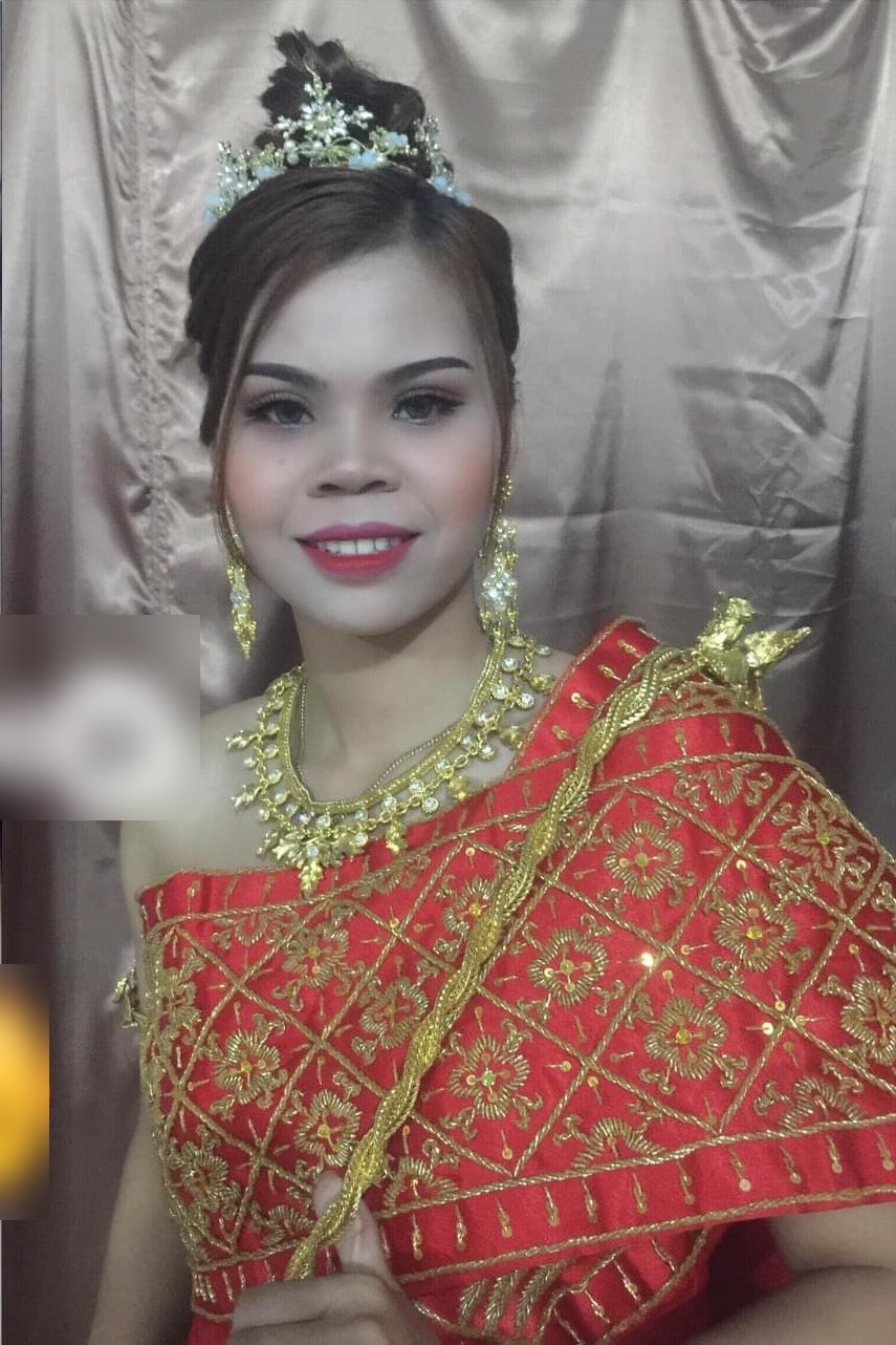  
Bức ảnh "hot girl Quận Cam" xinh đẹp trong trang phục cô dâu của người Khmer. (Ảnh: FB N.V.H.K)