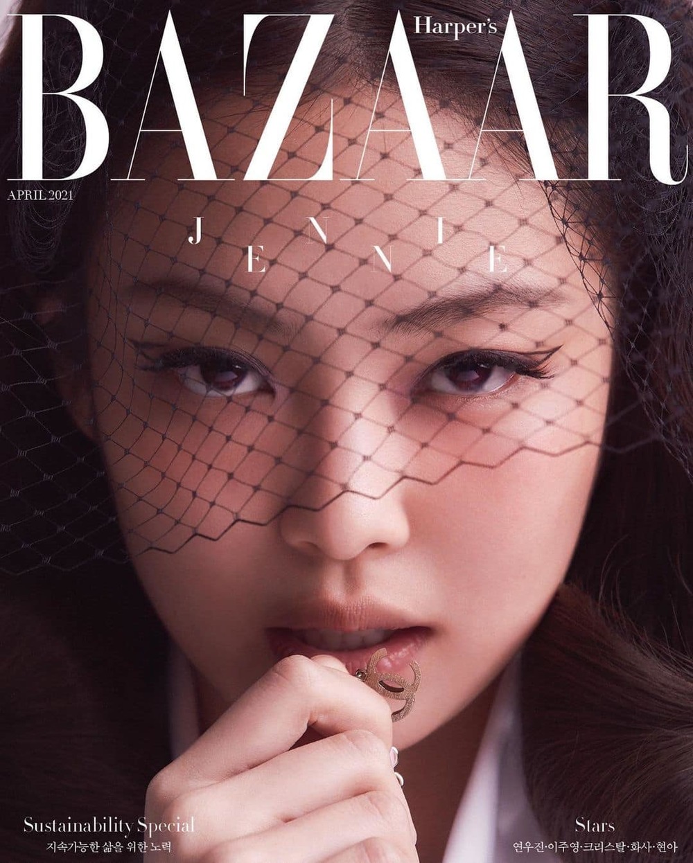  
Jennie trên bìa tạp chí tháng 4. (Ảnh: Harper’s Bazaar)