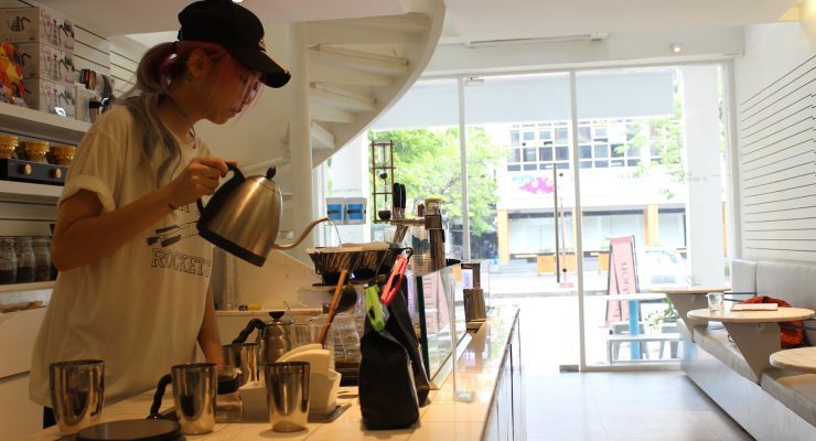  
Làm chủ quán cà phê đòi hỏi phải có chiến lược tốt kèm theo may mắn. (Ảnh minh họa: BKK Foodie) 
