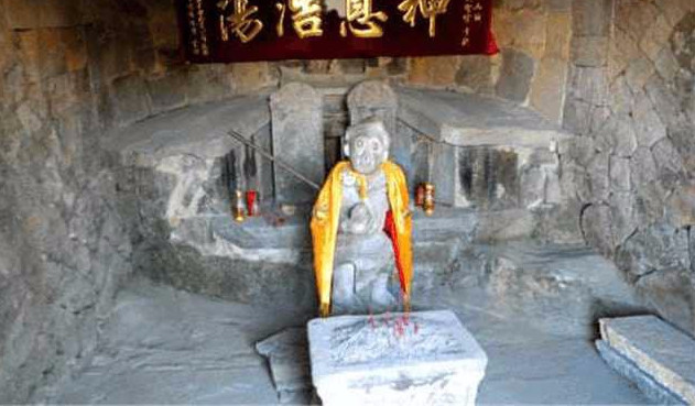  
Ngôi mộ cổ nơi được cho là địa điểm chôn cất Tề Thiên Đại Thánh và em trai. (Ảnh: Baidu)