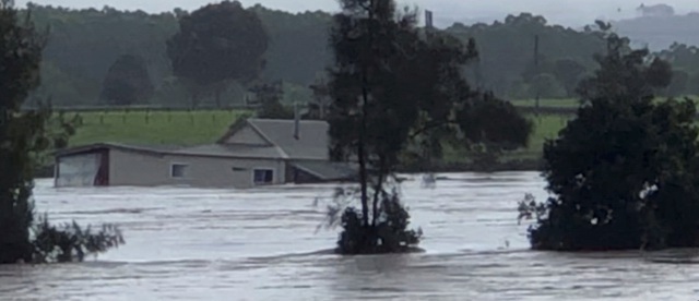  
Nhà cửa bị cuốn trôi trong trận lụt tại Australia. (Ảnh: AFP)