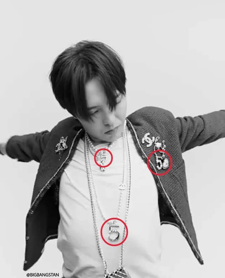  
Những phụ kiện G-Dragon sử dụng đều có con số 5. (Ảnh: Twitter)