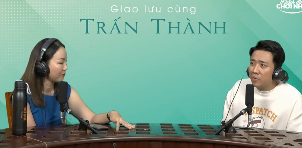  
Trấn Thành tâm sự với MC Kim Thanh trong talkshow Bạn đến chơi nhà. (Ảnh: Facebook)