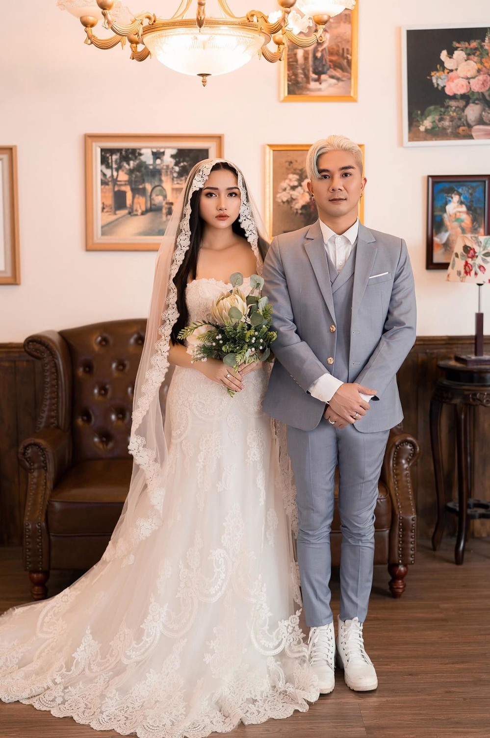  
Câu chuyện gia đình của Khánh Đơn và Huỳnh Như khiến người xem cảm động và ngưỡng mộ. (Ảnh: FBNV)
