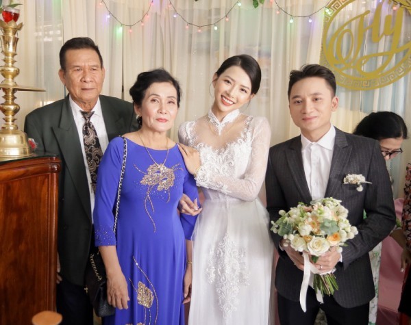  
Phan Mạnh Quỳnh và Khánh Vy tổ chức lễ cưới ở Nha Trang. 