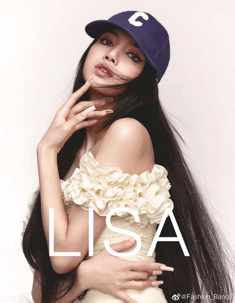  
Bố của Lisa tự hào khi con gái trở thành idol. (Ảnh: Weibo)