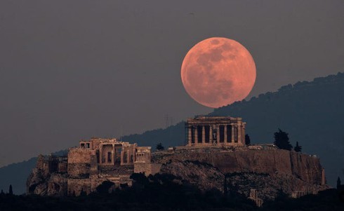  
Hình ảnh siêu trăng tại Athen, Hi Lạp tháng 2/2019. (Ảnh: Infonet)