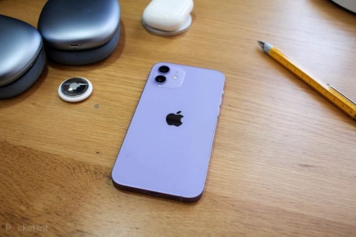 iPhone 12 màu tím sẽ lên kệ tại các cửa hàng ở Việt Nam vào khoảng tháng 6 năm nay. (Ảnh: Mnews)