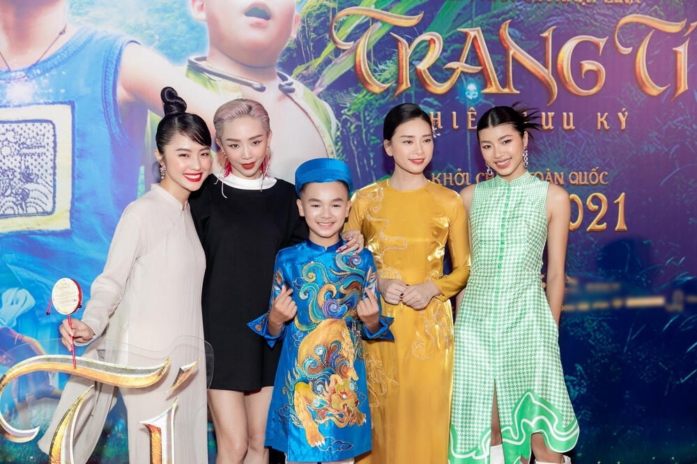  
Tóc Tiên xuất hiện tối qua cùng dàn cast "Thanh Sói" để ủng hộ Ngô Thanh Vân. (Ảnh: NVCC)