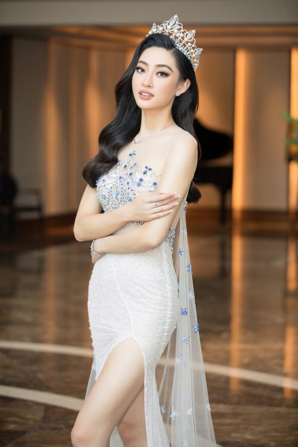  
Hoa hậu Lương Thùy Linh chứng minh bản thân đẹp ở cả ngoại hình lẫn trí tuệ. 