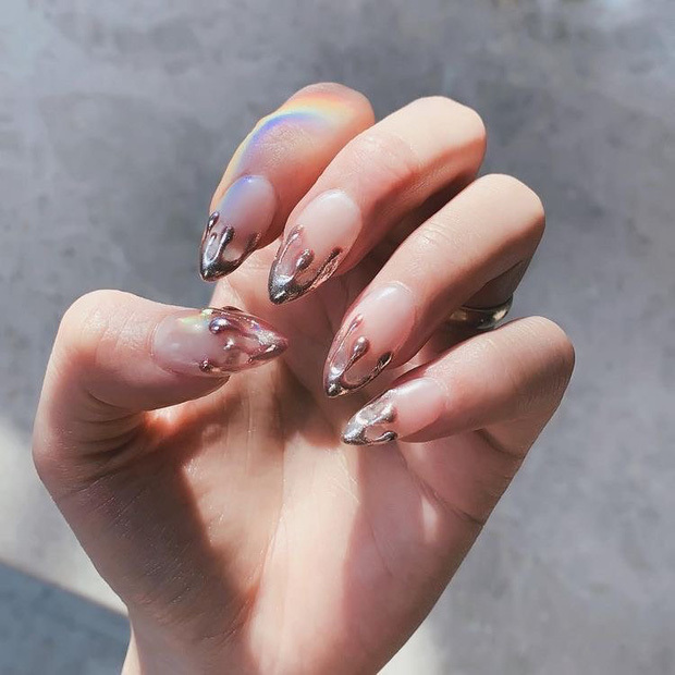 Tôn lên sự tinh tế và sang trọng với mẫu nail Rosé đầy quyến rũ của BLACKPINK - Hãy trải nghiệm ngay.