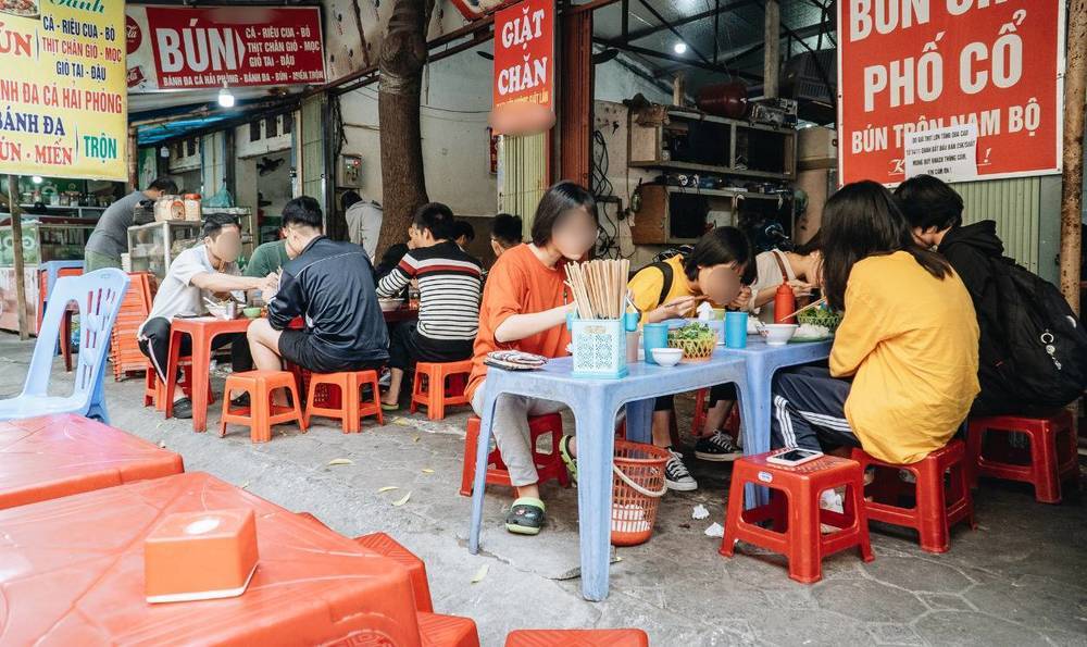  
Các món ăn đường phố vẫn là lựa chọn hàng đầu của dân Việt. (Ảnh minh họa: Kinh tế đô thị)
