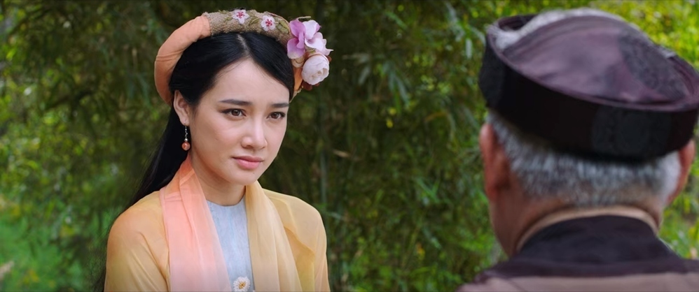  
Nhã Phương trong phim Trạng Quỳnh bị Thành Lộc chỉ trích. (Ảnh: ĐPCC)