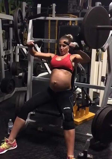  
Có rất nhiều người mẹ đang mang thai vẫn đến phòng gym tập luyện. (Ảnh: Drfitness)