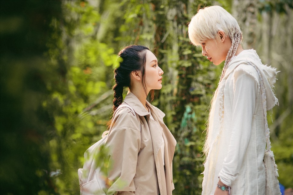  
Jack và Ngọc Trân có mối tình đầy tiếc nuối trong MV Đom đóm. (Ảnh: Facebook)