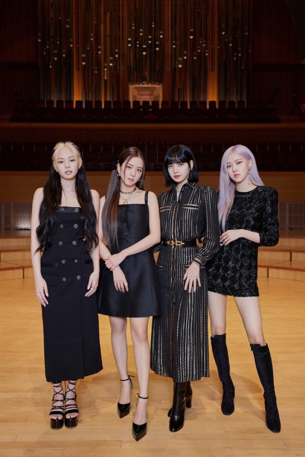 BLACKPINK: Nhóm nhạc nữ quốc tế đình đám, với những bản hit đình đám, phong cách thời trang độc đáo và sân khấu chất lượng cao. Điểm mặt Jisoo, Jennie, Rosé và Lisa đảm bảo mang tới cho bạn những giây phút giải trí thú vị và hấp dẫn.