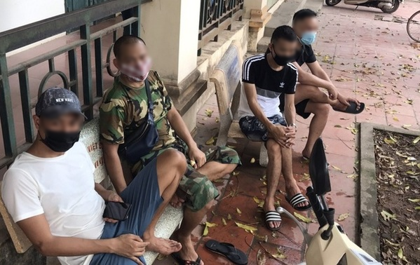 Ăn nhậu giữa tâm dịch Bắc Giang, 5 người bị phạt 200 triệu đồng - 2