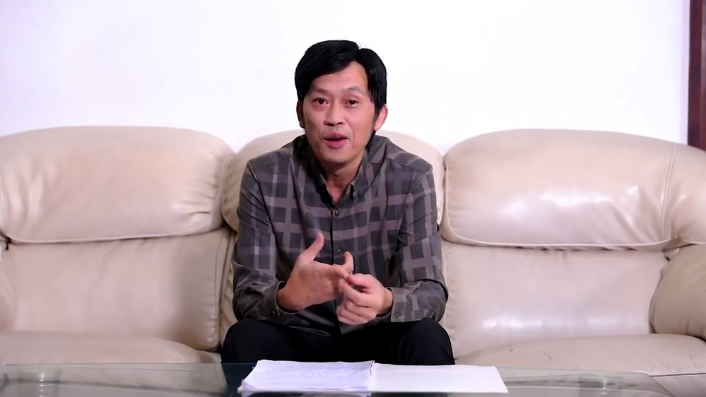  
Danh hài Hoài Linh trong buổi livestream nói về số tiền ủng hộ đồng bào miền Trung. (Ảnh: Infonet)
